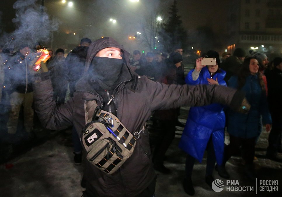 В Киеве сгорел автомобиль с российскими дипломатическими номерами