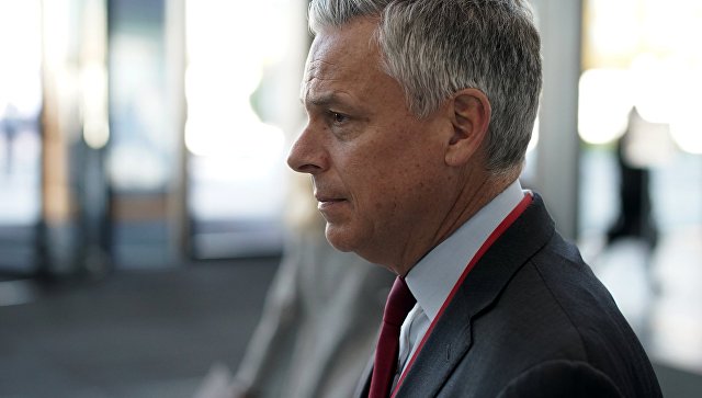 Американский посол опасается "прослушки" в России