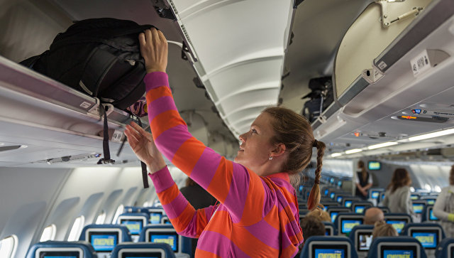 Пассажиры самолета, севшего в Красноярске из-за трещины, улетели в Китай