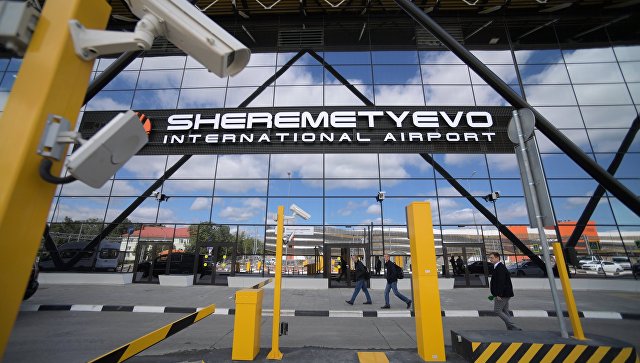 Источник: погибший в Шереметьево мужчина числился обычным пассажиром