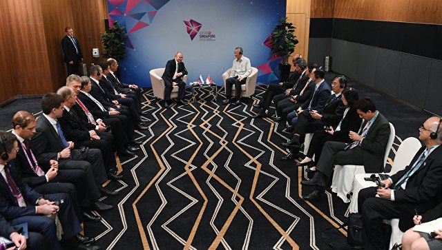 Путин провел переговоры с премьером Сингапура