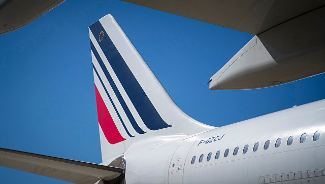 Лайнер, забиравший пассажиров экстренно севшего в Иркутске Boeing, сломался