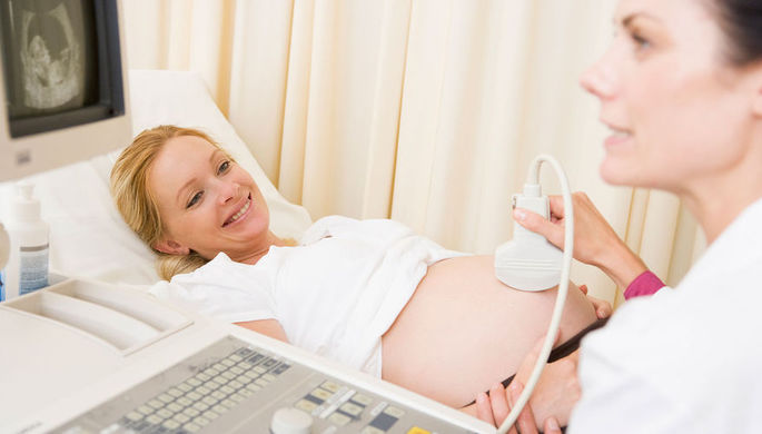 Ученые выяснили, зачем дети пинаются в утробе