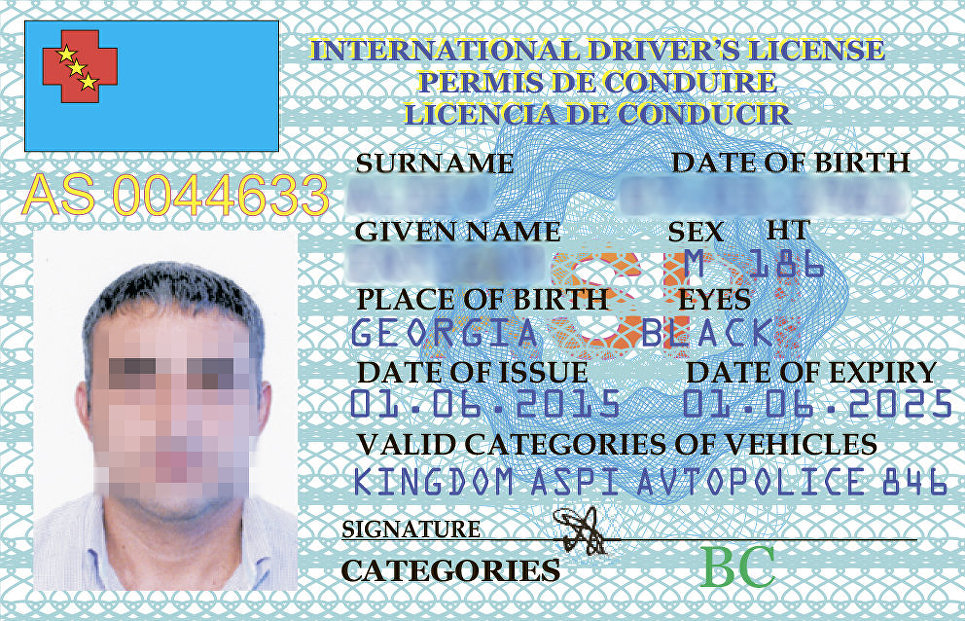 В Петербурге лжеконсул торговал паспортами несуществующего государства