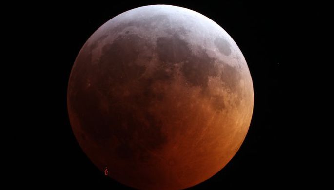 Во время затмения на Луну упал метеорит