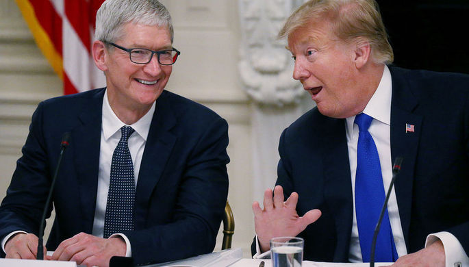 Трамп заявил, что не называл главу Apple Тима Кука «Тимом Эпплом»