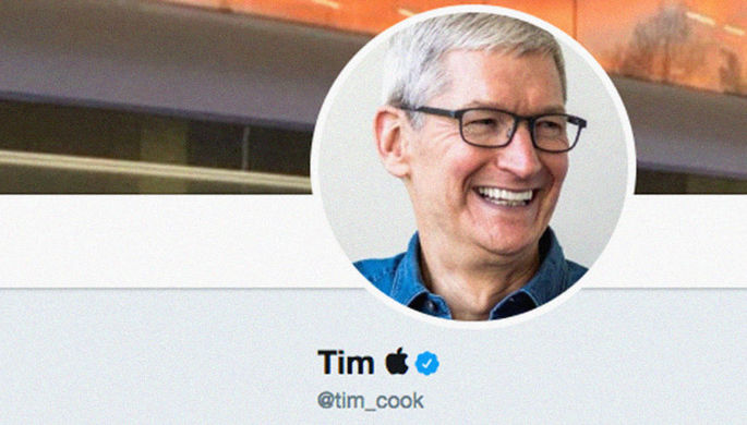 Тим Кук сменил имя в твиттере после конфуза Трампа