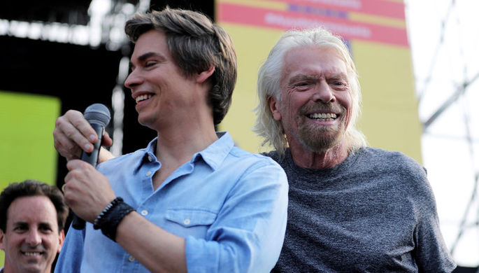 Над Брэнсоном посмеялись из-за перевернутой шахматной доски