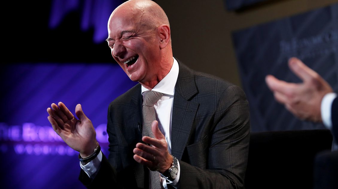 Илон Маск придумал непристойную шутку для лунного корабля Джеффа Безоса