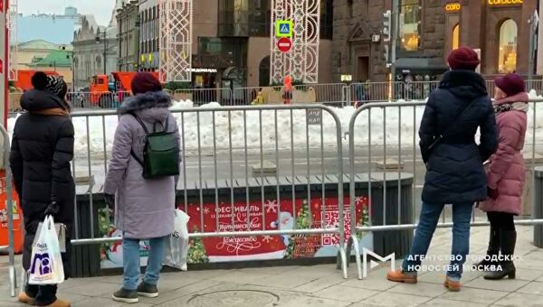 Московские власти объяснили появление сугробов на Тверской