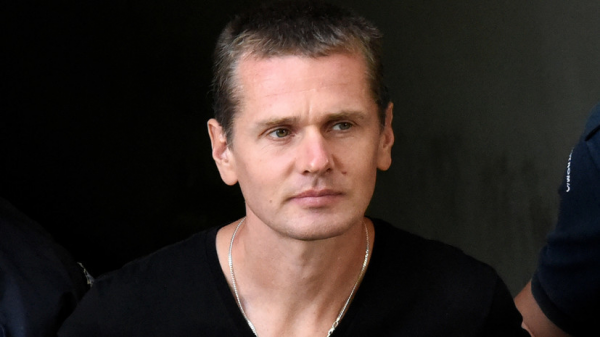 Российский посол посетил Александра Винника в больнице в Греции