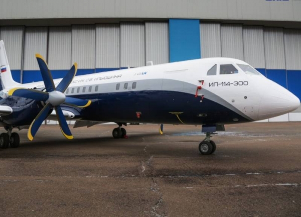 Опытный образец Ил-114-300 показали в новой ливрее
