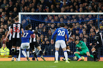 Вышедший на замену защитник забил два мяча за полторы минуты в матче АПЛ