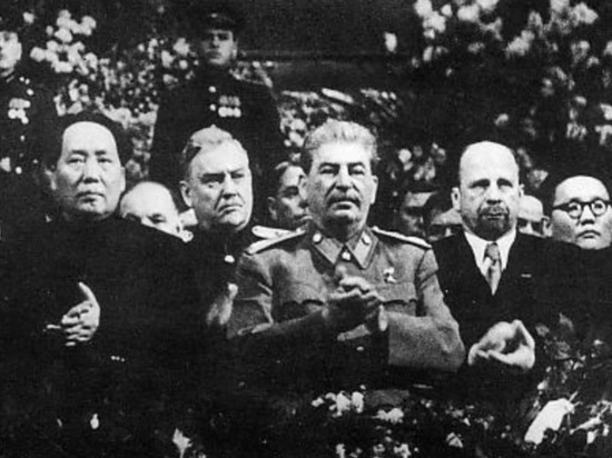 Историк объяснил, откуда Кравчук узнал о встрече Сталина и Гитлера