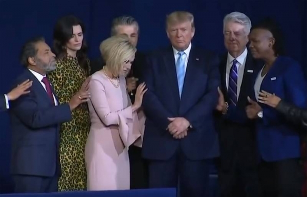 Оппоненты Трампа: &laquo;Перевернул мир с ног на голову, а сам спит&raquo;