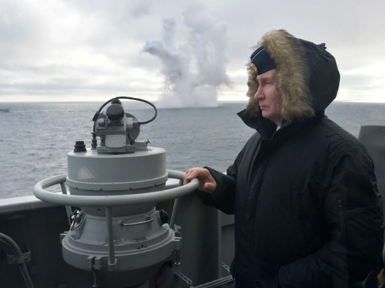 Глядя на пуск &laquo;Кинжала&raquo;, Путин натянул капюшон