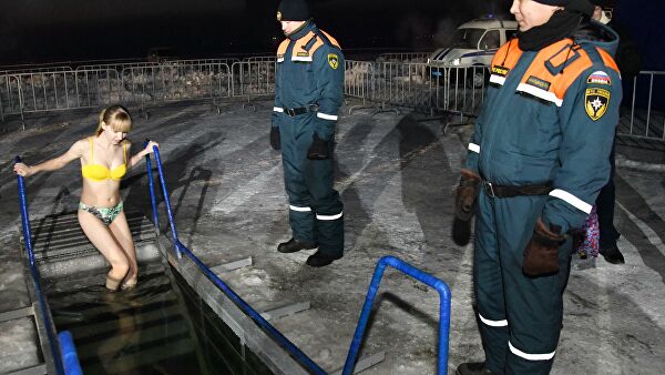 Более двух миллионов россиян приняли участие в крещенских купаниях