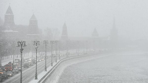 В Москве начался самый сильный за зиму снегопад В Москве начался самый сильный за зиму снегопад