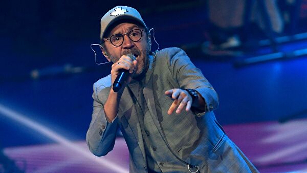 Шнуров сравнил Зеленского с Путиным