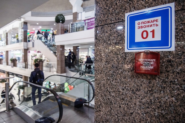 Месяц закрытых дверей