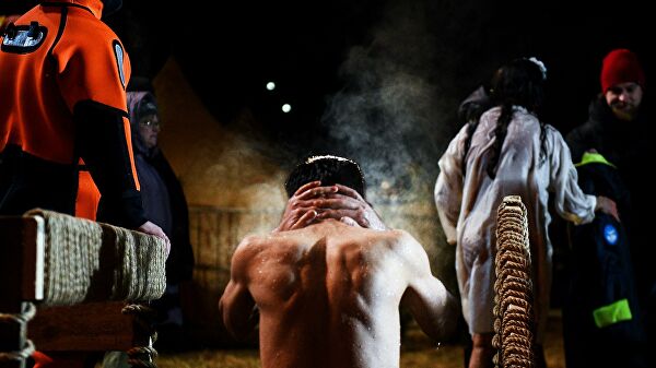 Более двух миллионов россиян приняли участие в крещенских купаниях