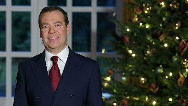 Медведев поздравил россиян с Рождеством