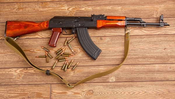 Контрафактные детские автоматы под маркировкой &laquo;АК-47&raquo; нашли во Владивостоке