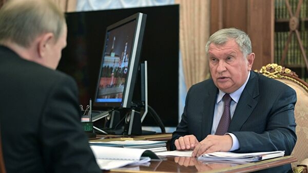 Сечин отчитался перед Путиным об уровне добычи углеводородов «Роснефтью» Сечин отчитался перед Путиным об уровне добычи углеводородов «Роснефтью»