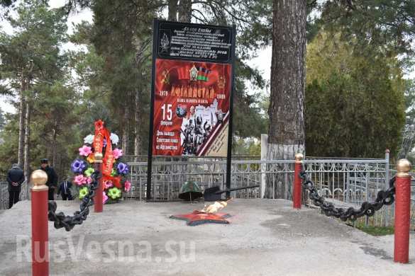 Сражались бок о бок: на православном кладбище в Душанбе собрались военные России и Таджикистана (ФОТО) Сражались бок о бок: на православном кладбище в Душанбе собрались военные России и Таджикистана (ФОТО)