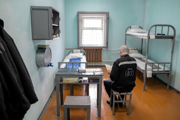 Тюрьма молчит