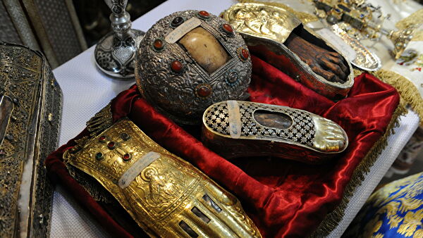 Судимый ранее украинец подарил другу украденные мощи святого Николая