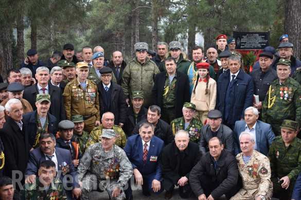 Сражались бок о бок: на православном кладбище в Душанбе собрались военные России и Таджикистана (ФОТО) Сражались бок о бок: на православном кладбище в Душанбе собрались военные России и Таджикистана (ФОТО)