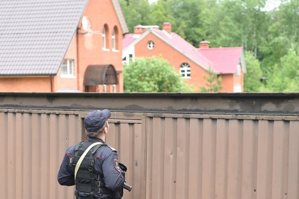 Земля и воры