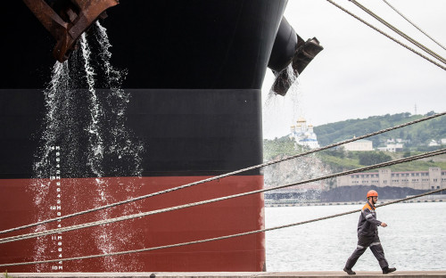 Минприроды предложило запретить перевалку нефти с судна на судно :: Бизнес :: РБК