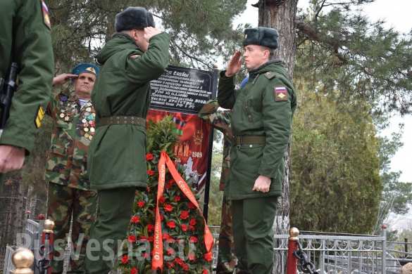 Сражались бок о бок: на православном кладбище в Душанбе собрались военные России и Таджикистана (ФОТО) Сражались бок о бок: на православном кладбище в Душанбе собрались военные России и Таджикистана (ФОТО)