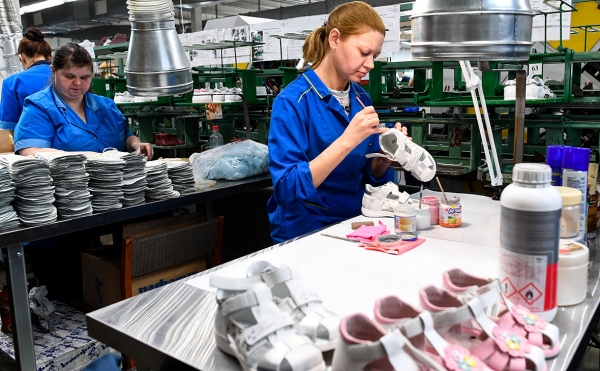 Обувщики заказали аномальное количество меток для маркировки :: Бизнес :: РБК