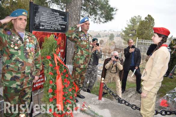 Сражались бок о бок: на православном кладбище в Душанбе собрались военные России и Таджикистана (ФОТО) Сражались бок о бок: на православном кладбище в Душанбе собрались военные России и Таджикистана (ФОТО)