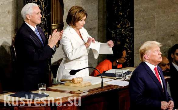 Скандал в Конгрессе США: Трамп отказался пожать руку спикеру Палаты представителей, она в ответ порвала его речь (ФОТО, ВИДЕО) Скандал в Конгрессе США: Трамп отказался пожать руку спикеру Палаты представителей, она в ответ порвала его речь (ФОТО, ВИДЕО)
