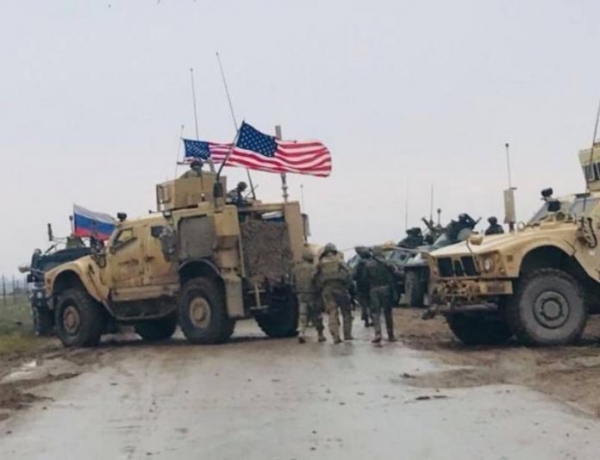 Американцы попытались преградить дорогу российским БТР. Вот что из этого вышло