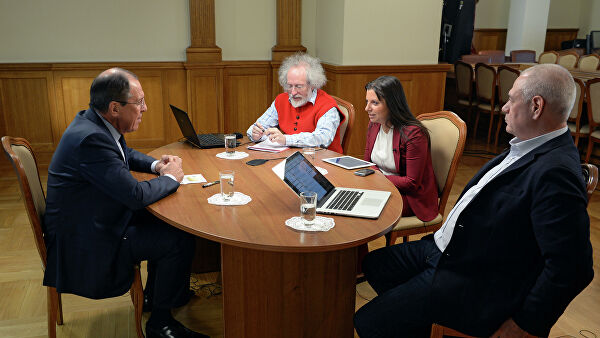 Слуцкий поздравил Лаврова с юбилеем