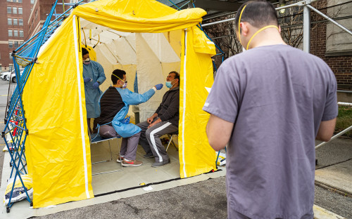 Эксперты предупредили Джонсона о жертвах из-за мягких мер против вируса Эксперты предупредили Джонсона о жертвах из-за мягких мер против вируса