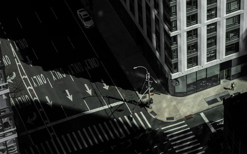 Дипмиссии США во всем мире прекратили выдачу виз