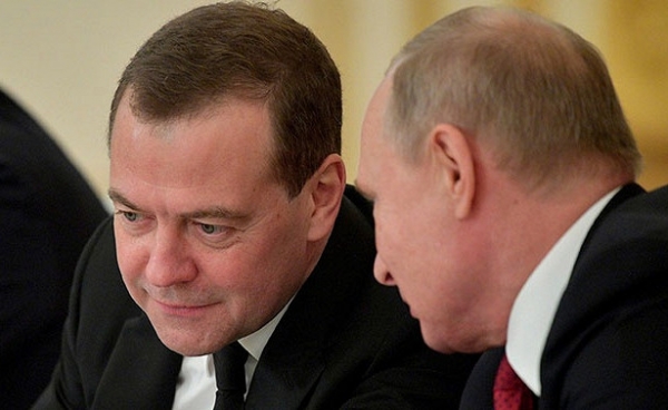 Путин определил новые полномочия Медведева Путин определил новые полномочия Медведева