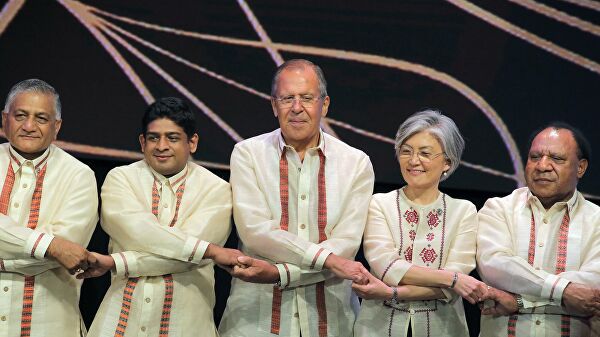 Слуцкий поздравил Лаврова с юбилеем