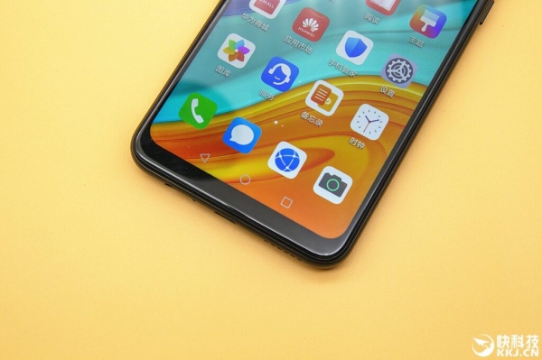 Huawei Enjoy 10e впервые показали на фото