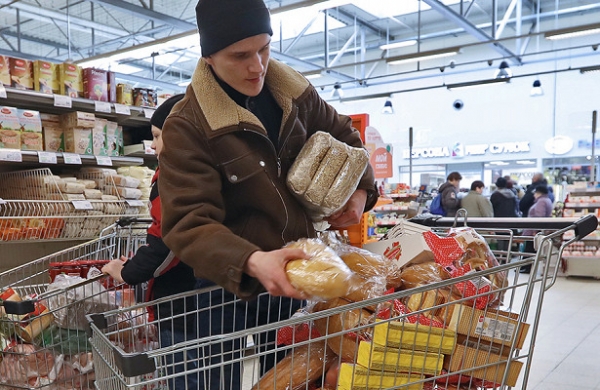 Вице-премьер Абрамченко поручила обеспечить бесперебойную поставку продуктов для&nbsp;населения