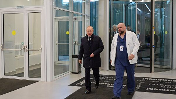 Песков рассказал, почему Путин не стал отказываться от рукопожатий Песков рассказал, почему Путин не стал отказываться от рукопожатий