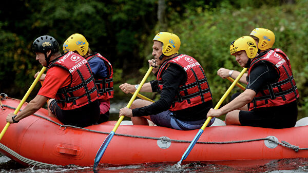 Слуцкий поздравил Лаврова с юбилеем