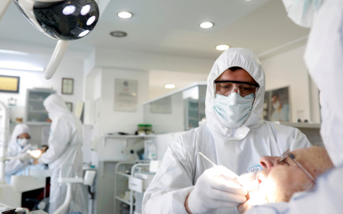 Зеленский попросил у бизнесменов $500 млн для борьбы с коронавирусом