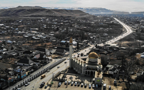 Глава Абхазии назначил премьером бывшего президента республики
